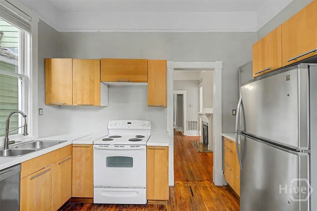 301 W 34th Street Property Photo 23
