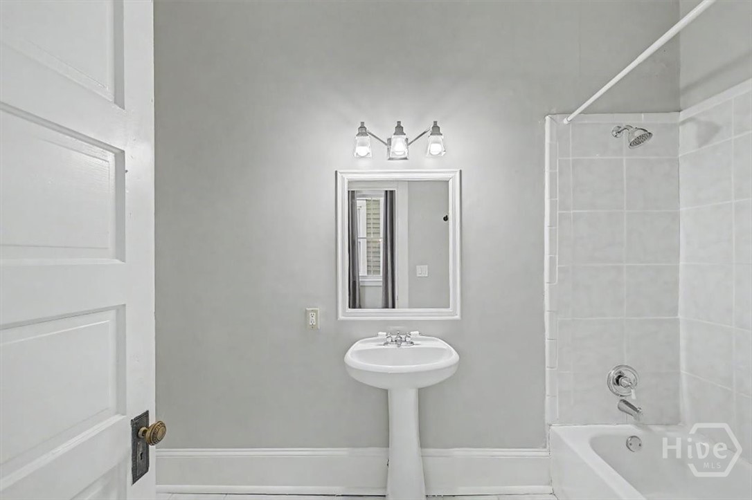 301 W 34th Street Property Photo 25
