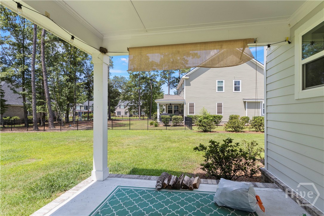 115 Oakcrest Drive W Property Photo 4