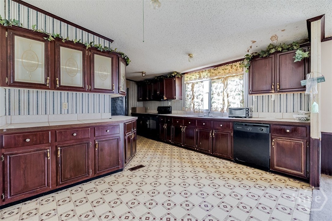 6477 Aruba Road Property Photo 10