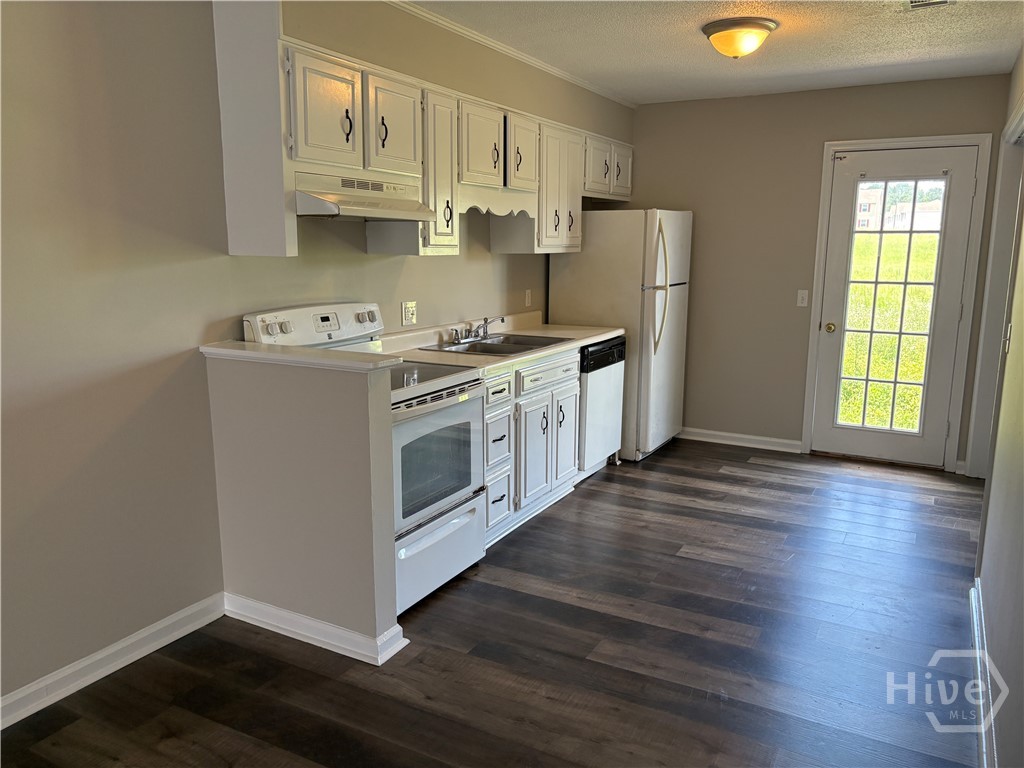 230 Lanier Drive 301 Property Photo 4