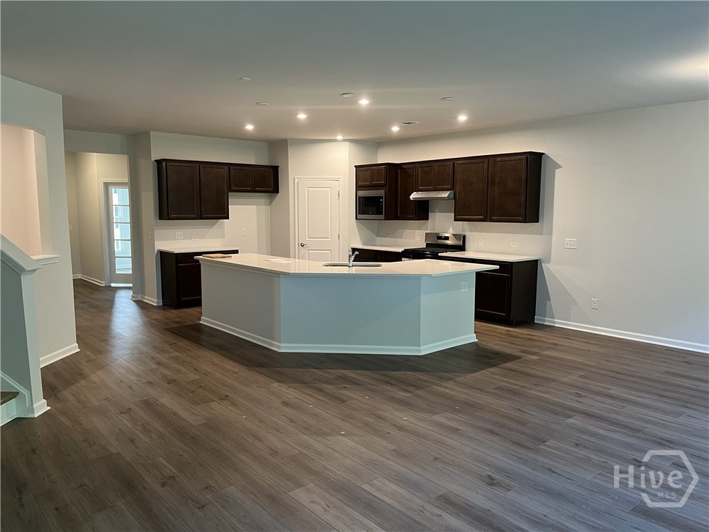 609 Longleaf Drive Property Photo 3