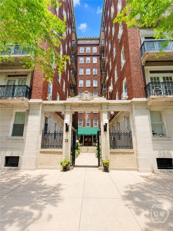 24 E Liberty Street Property Photo 1