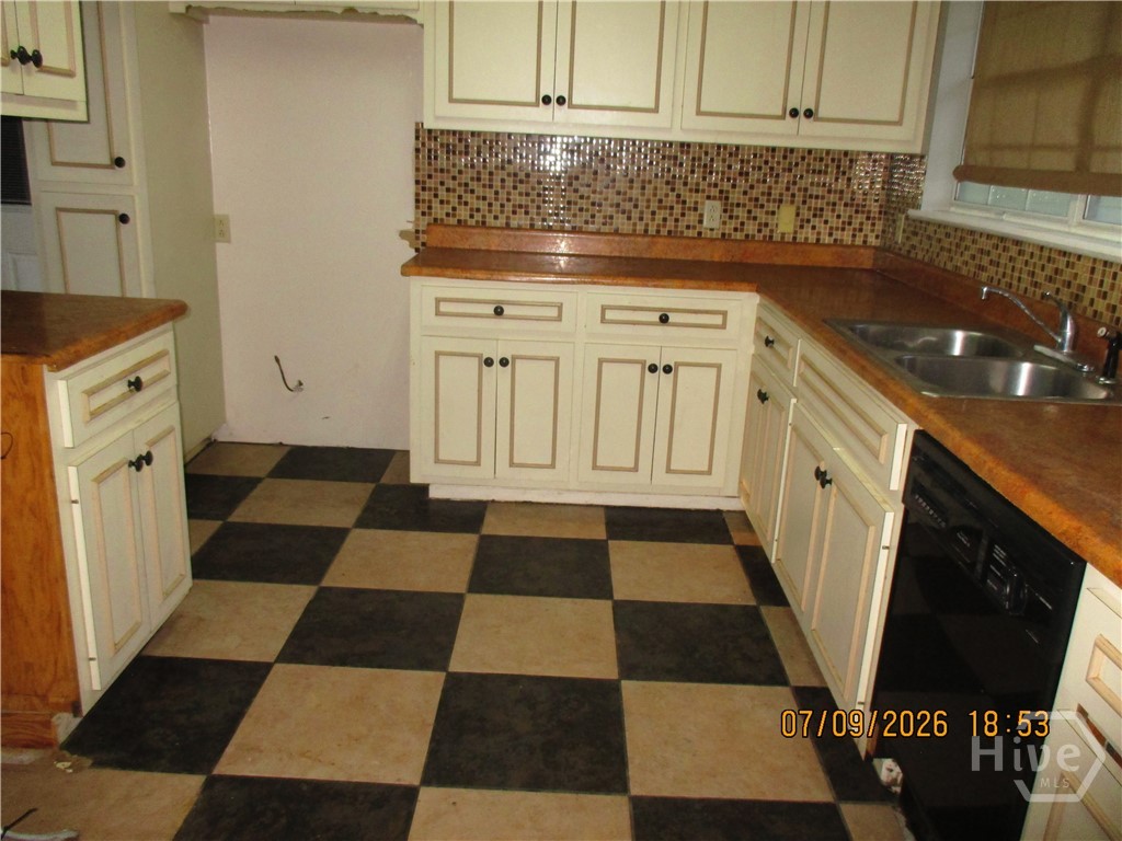 2500 Pin Oak Street Property Photo 4