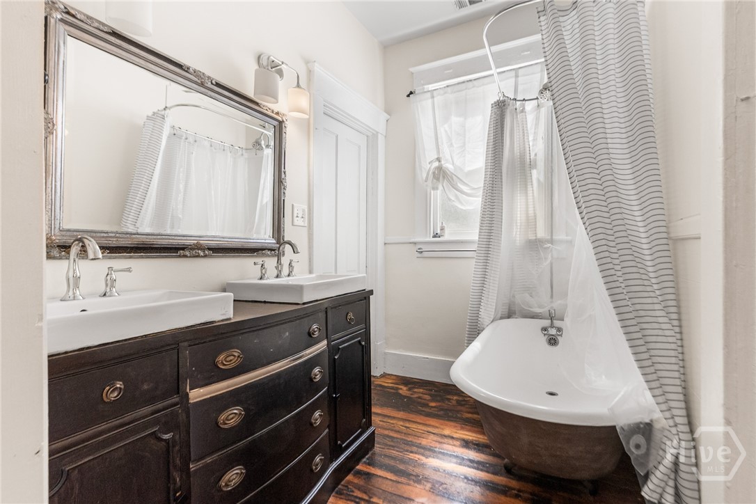 545 E Park Avenue Property Photo 23