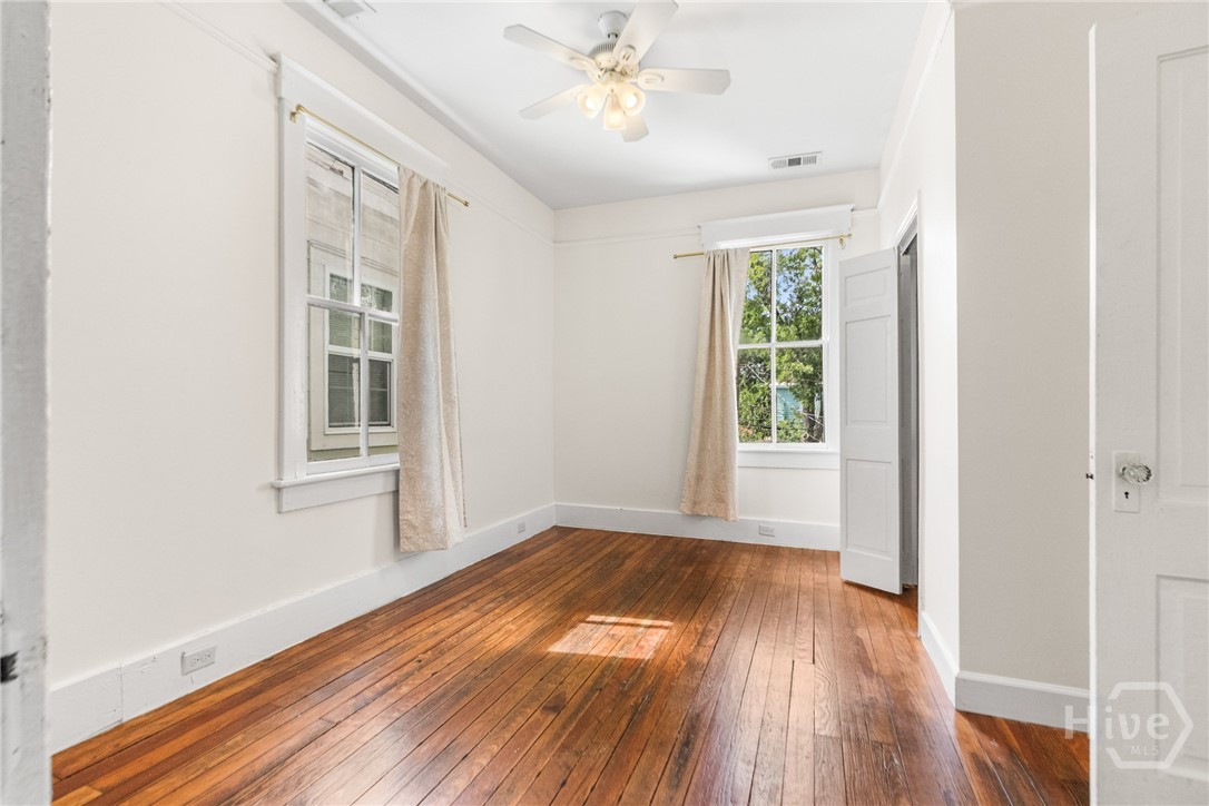545 E Park Avenue Property Photo 24