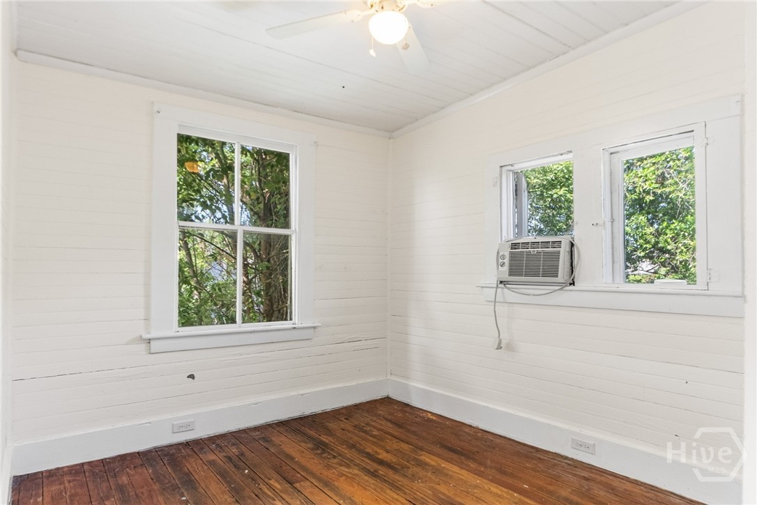 545 E Park Avenue Property Photo 25