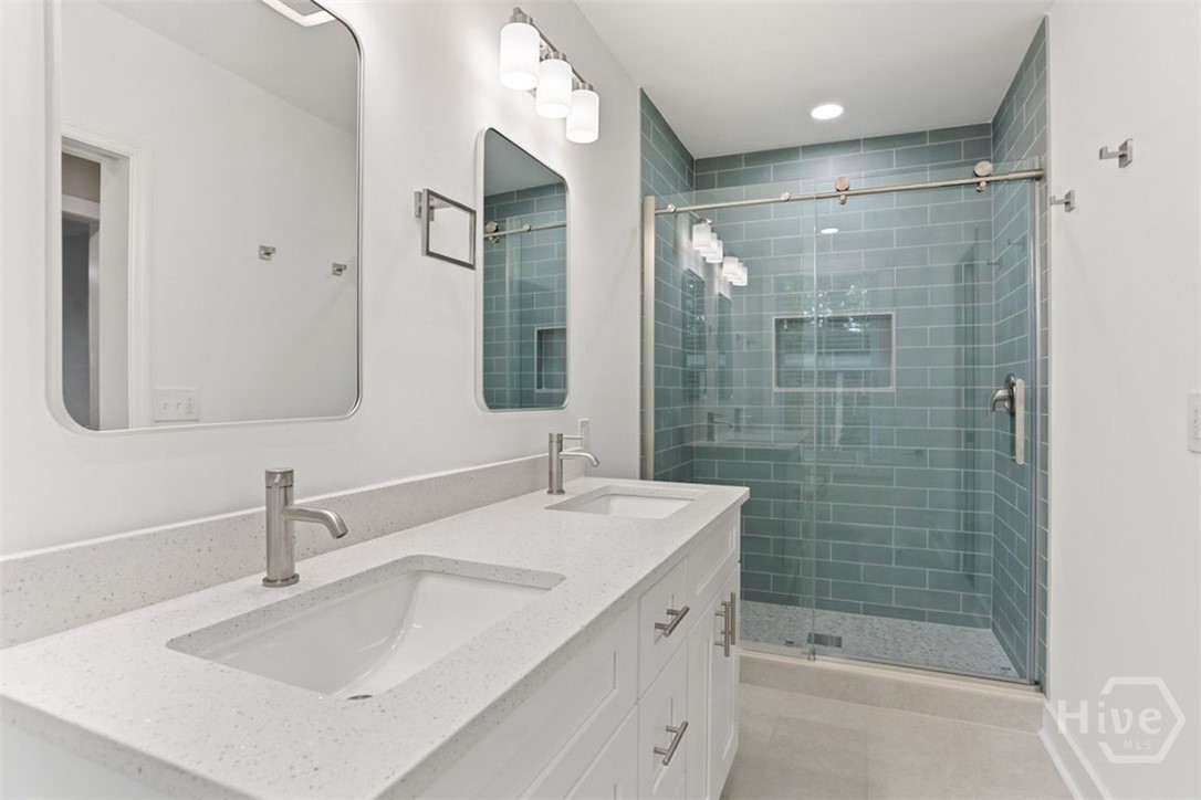 922 E 37th Street Property Photo 33