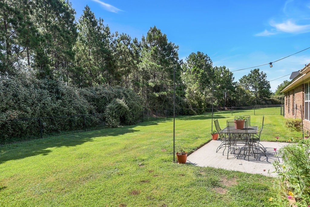 17 Redwall Circle Property Photo 4