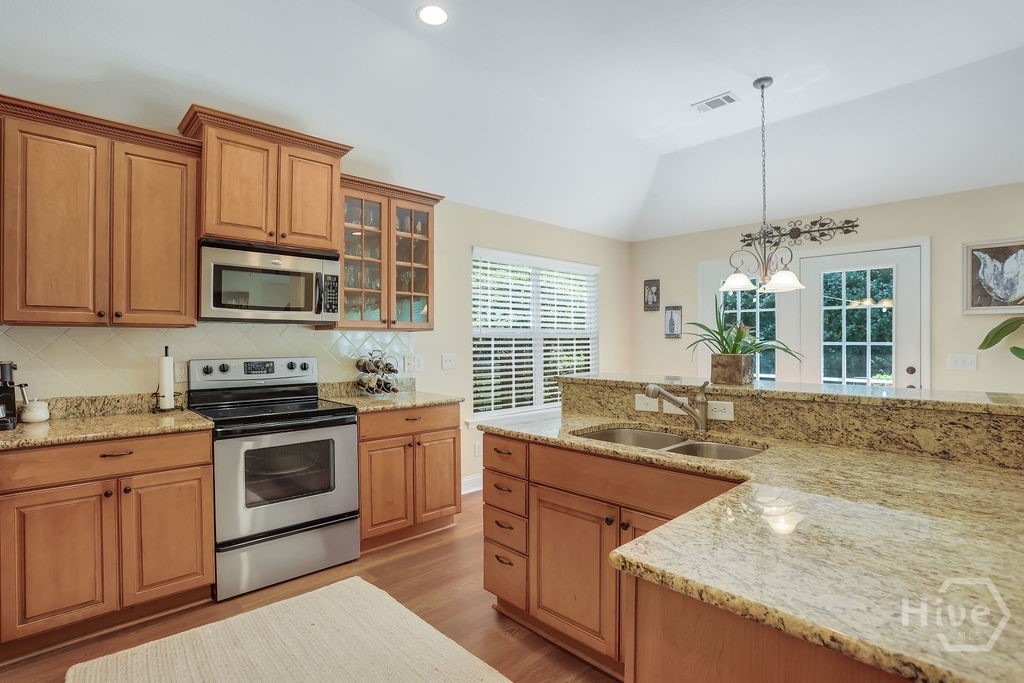 17 Redwall Circle Property Photo 27