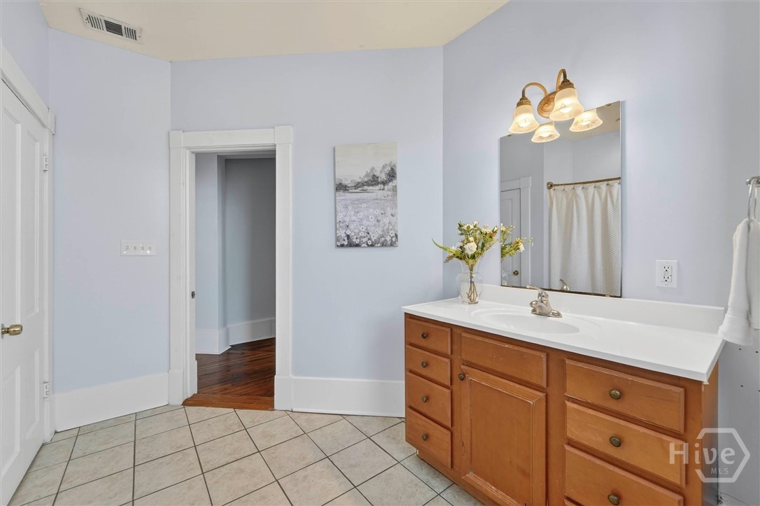 1902 Barnard Street Property Photo 12