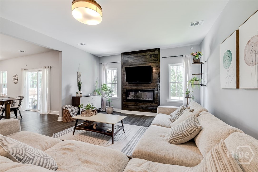 130 Sapphire Circle Property Photo 4