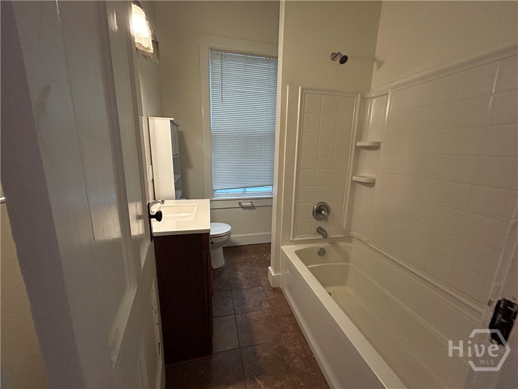 816 Drayton Street 1b Property Photo 9