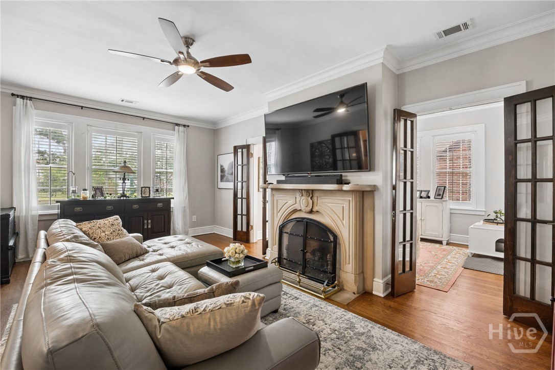 427 E 52nd Street Property Photo 14