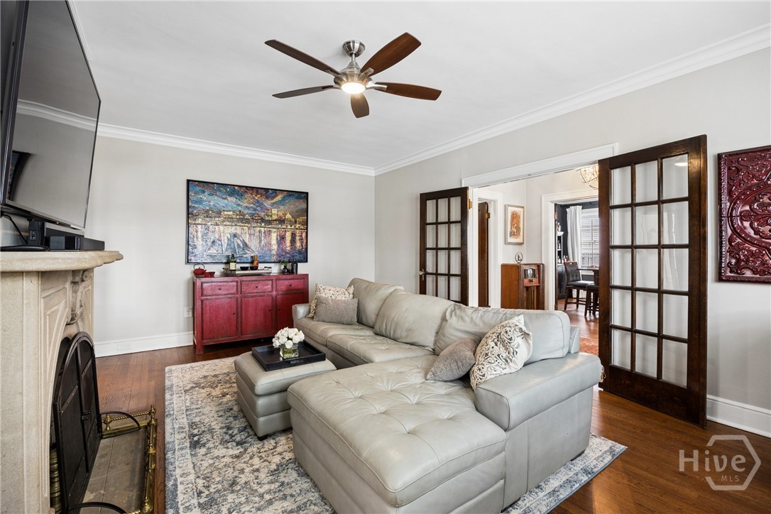 427 E 52nd Street Property Photo 15