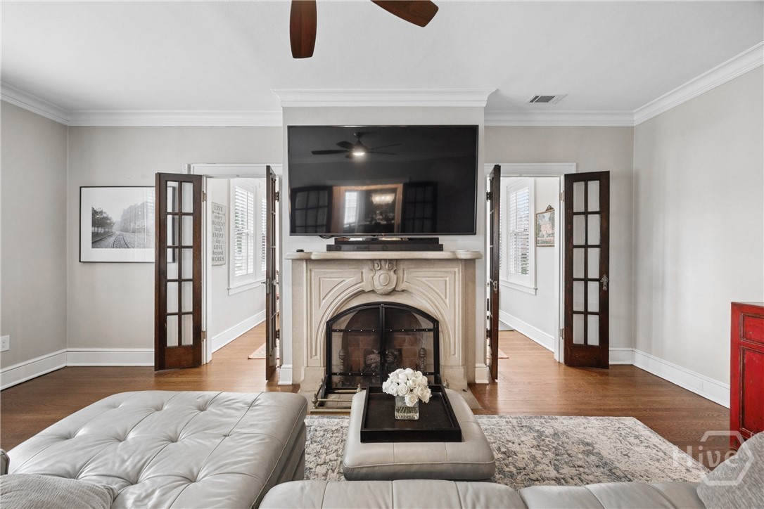427 E 52nd Street Property Photo 16