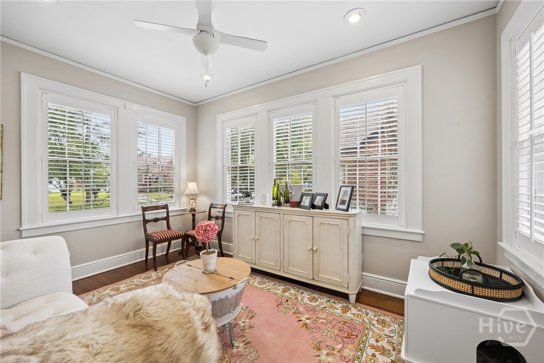 427 E 52nd Street Property Photo 17