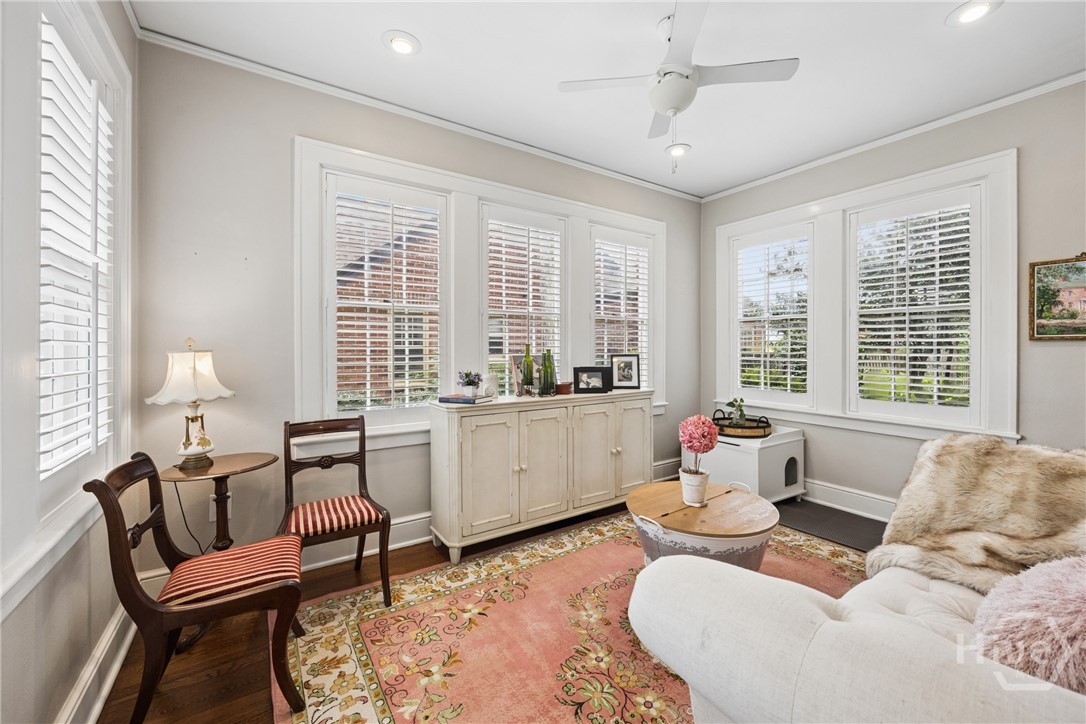 427 E 52nd Street Property Photo 18