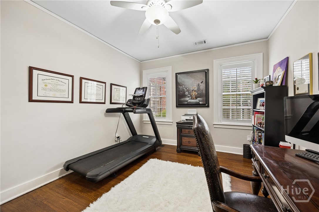 427 E 52nd Street Property Photo 29