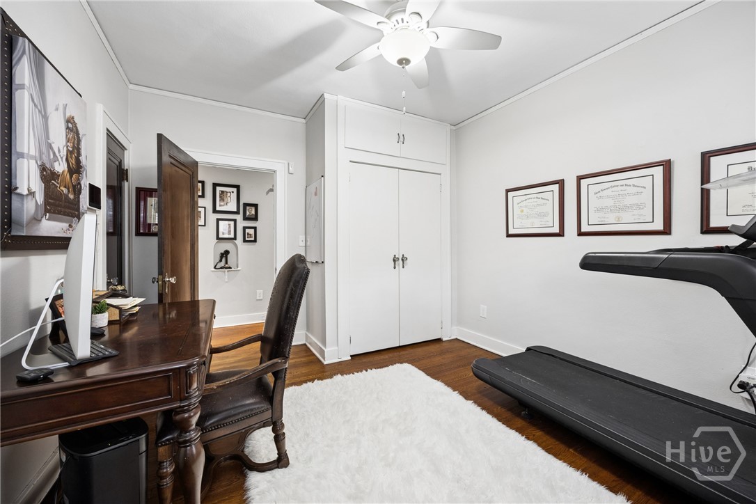 427 E 52nd Street Property Photo 30