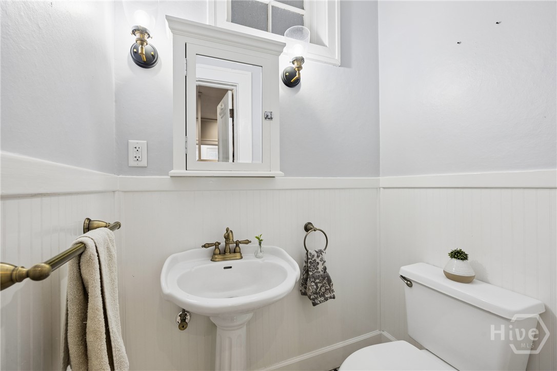 427 E 52nd Street Property Photo 37