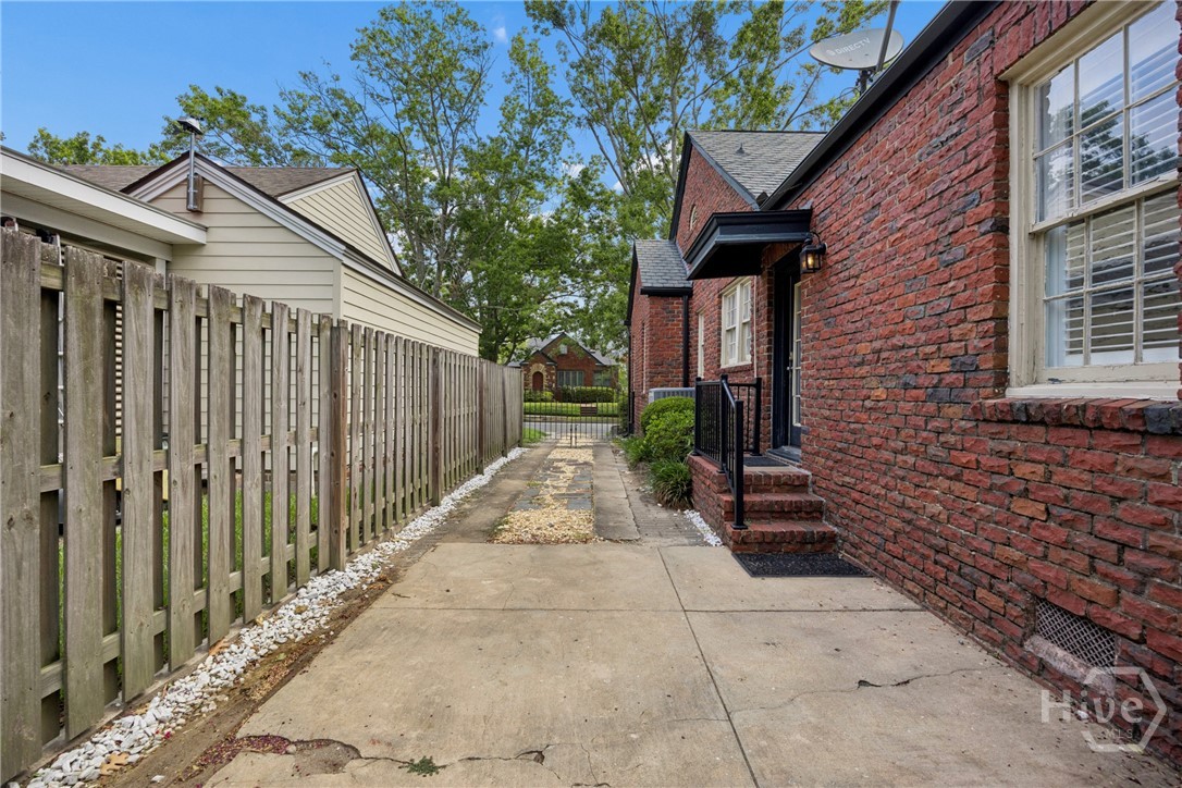 427 E 52nd Street Property Photo 41