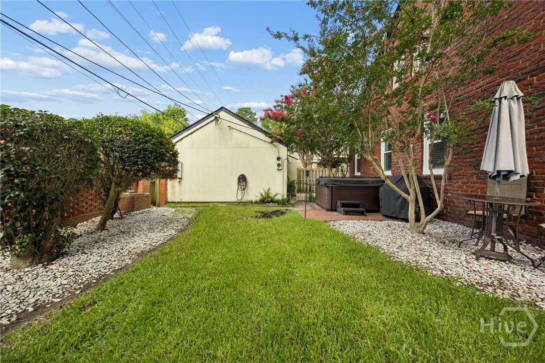 427 E 52nd Street Property Photo 49
