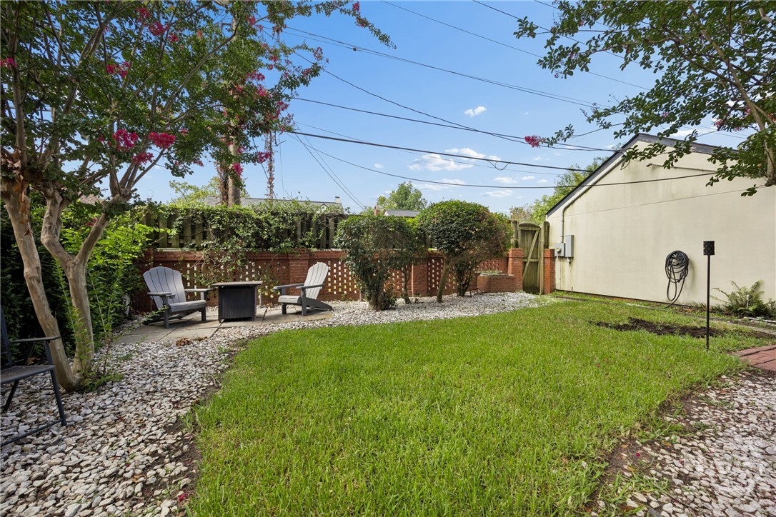 427 E 52nd Street Property Photo 50