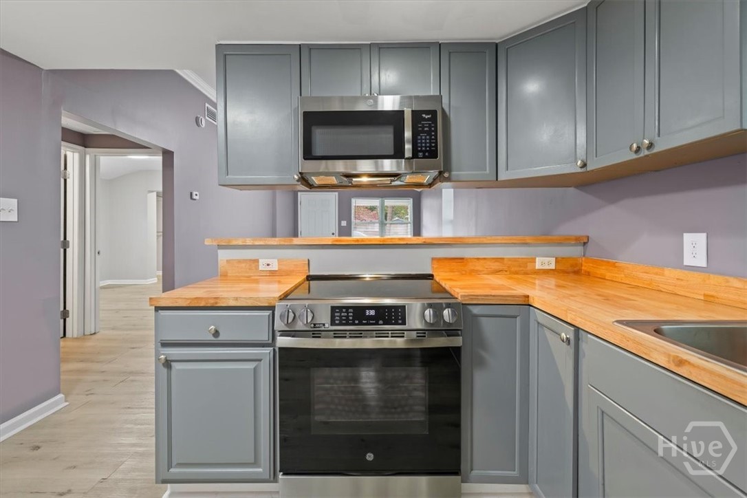 705 W 47th Street Property Photo 12