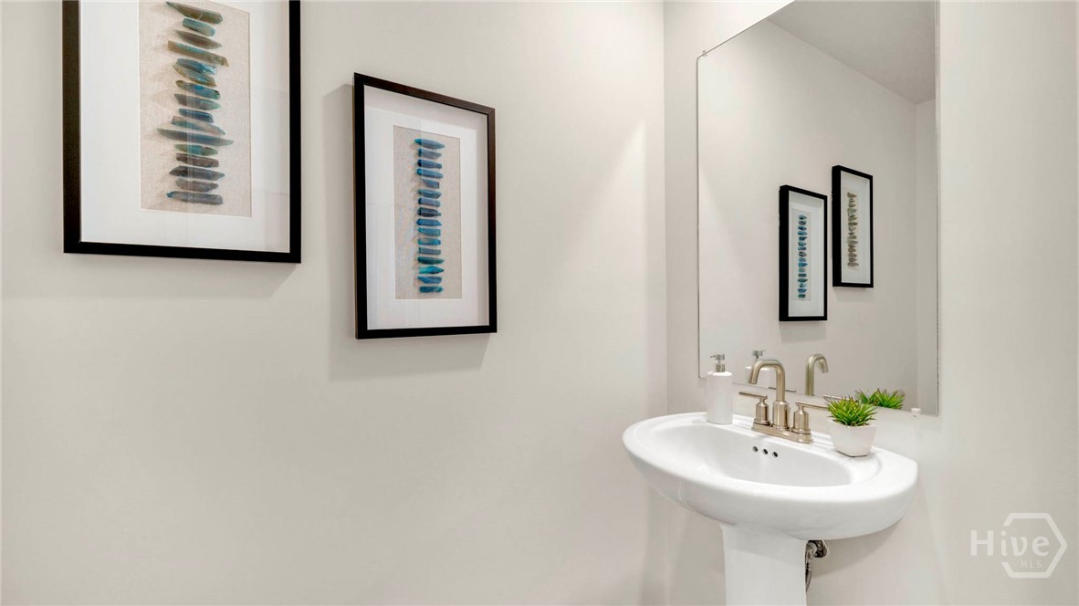 104 Siskin Road Property Photo 8