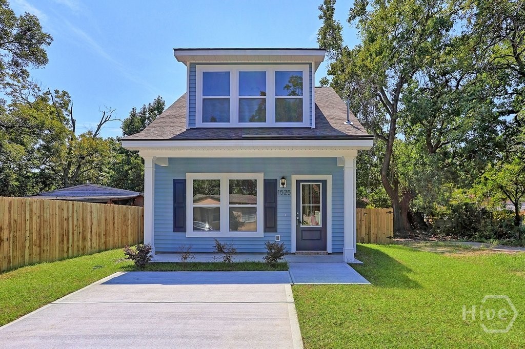 1525 New Castle Street Property Photo 2