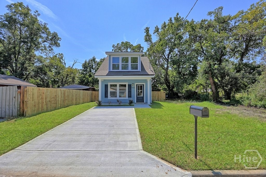 1525 New Castle Street Property Photo 4