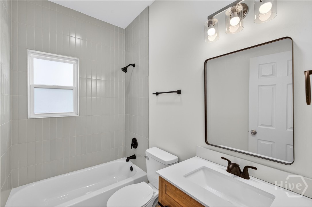654 E 34th Street Property Photo 16