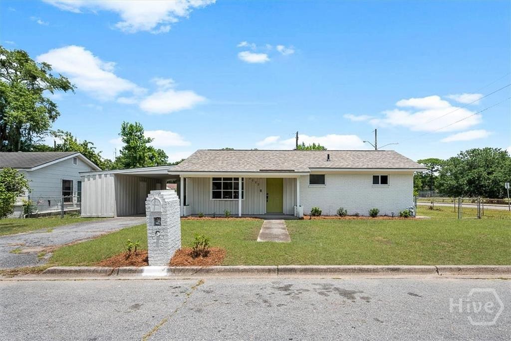 2222 E 58th Street Property Photo 1