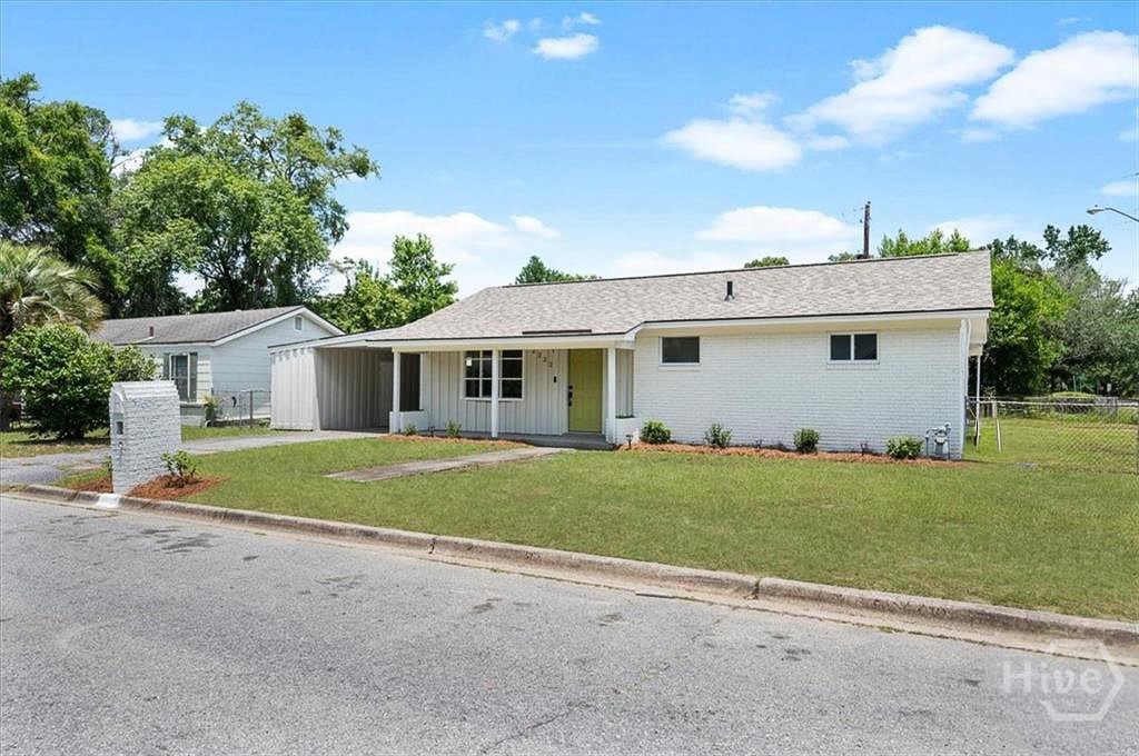 2222 E 58th Street Property Photo 2