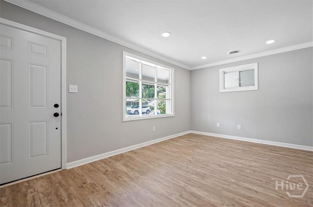 2222 E 58th Street Property Photo 5