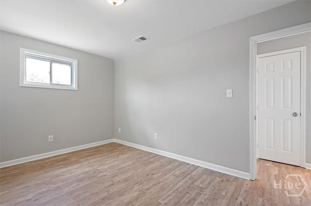 2222 E 58th Street Property Photo 15