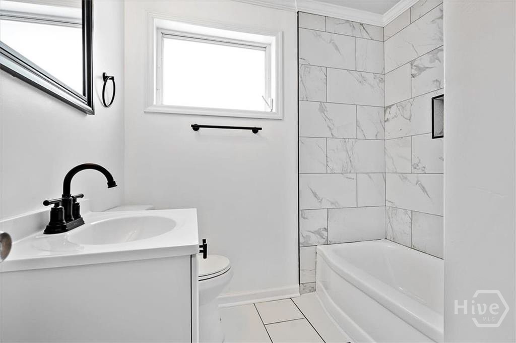 2222 E 58th Street Property Photo 16