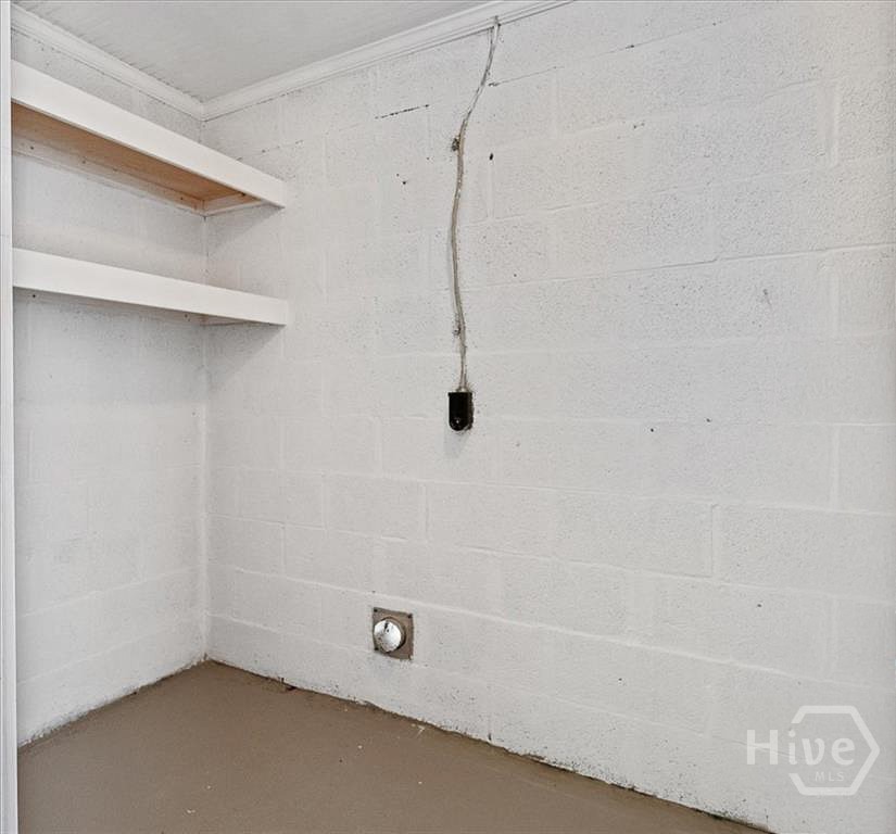 2222 E 58th Street Property Photo 23