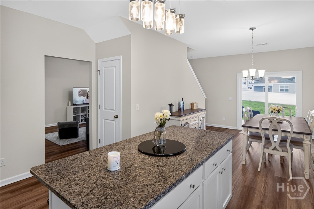 5 Cypress Loop Property Photo 11