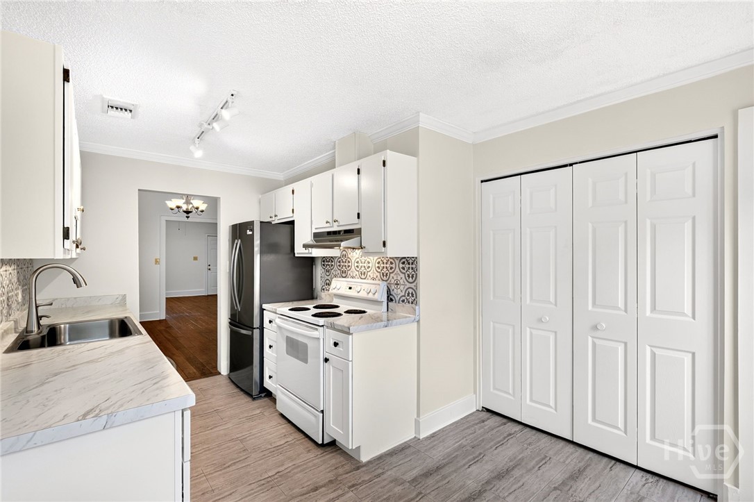 513 E Gordon Street Property Photo 10