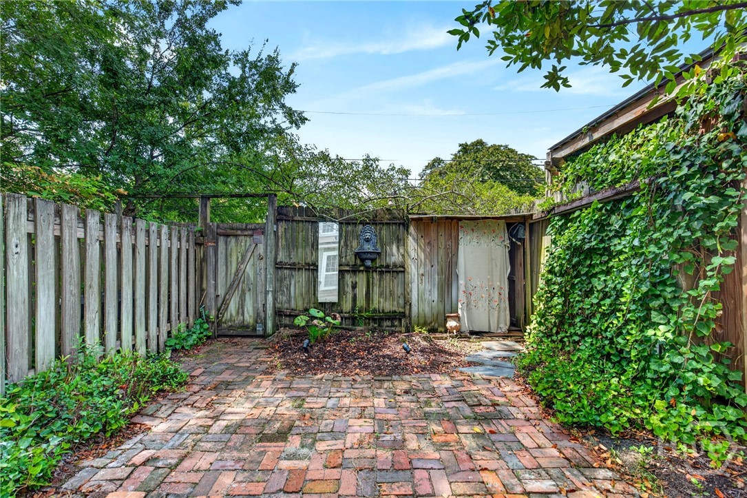 513 E Gordon Street Property Photo 15