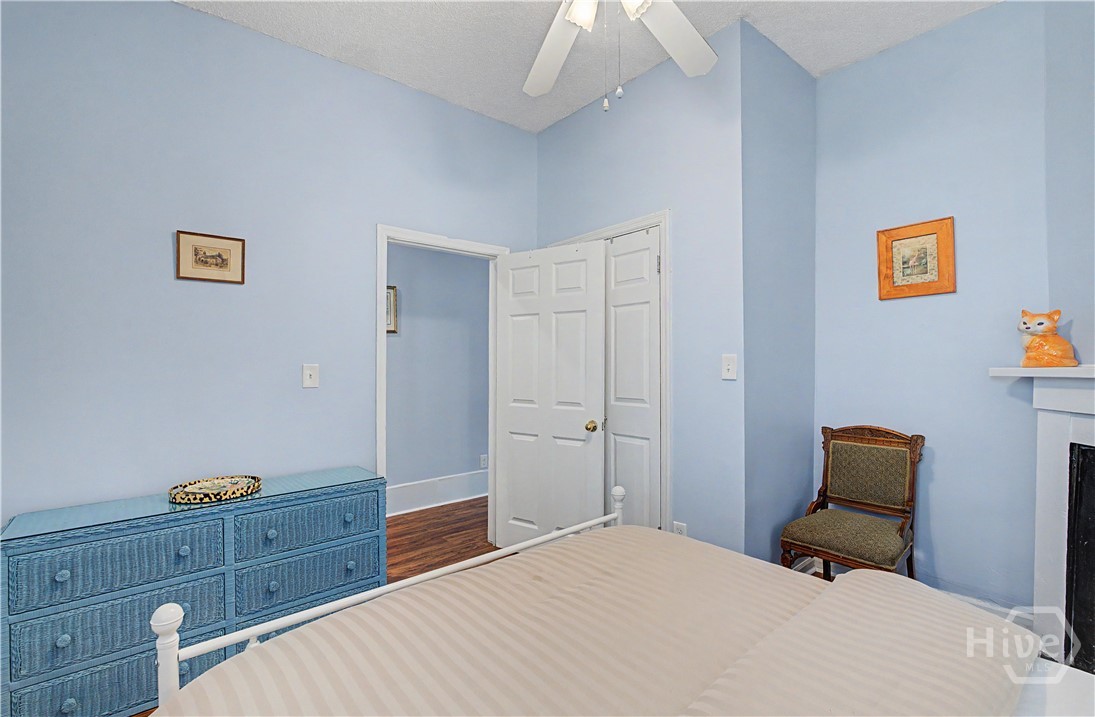 534 E Gordon Lane Property Photo 7