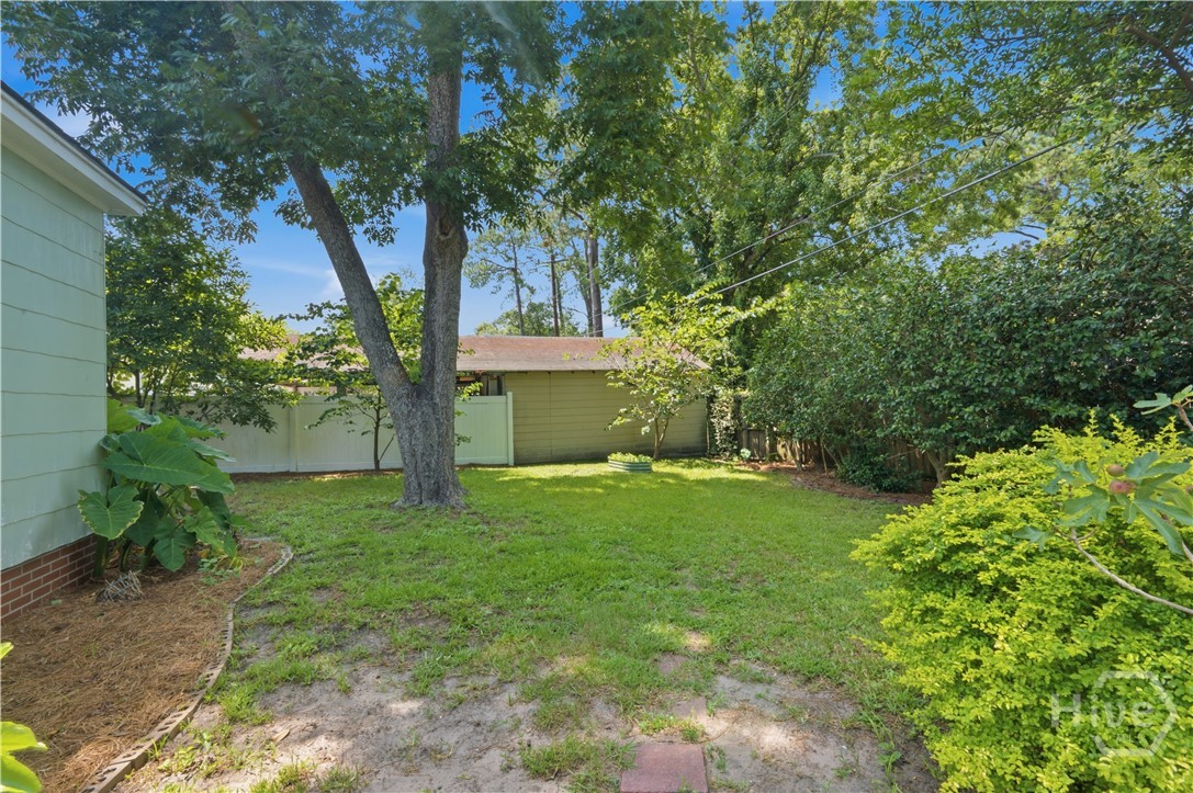 2412 E 40th Street Property Photo 18