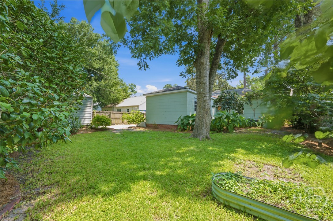 2412 E 40th Street Property Photo 20