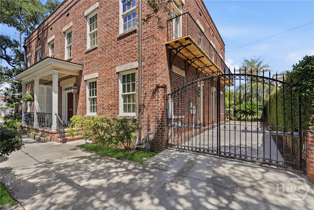 464 Montgomery Street Property Photo 4
