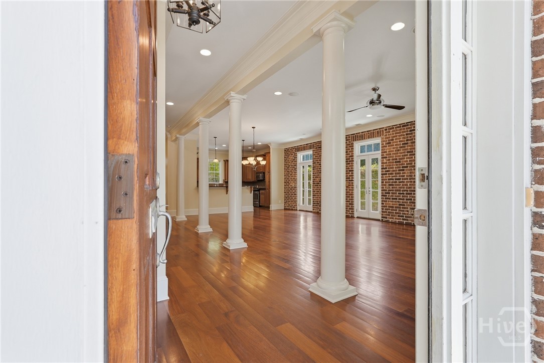 464 Montgomery Street Property Photo 6