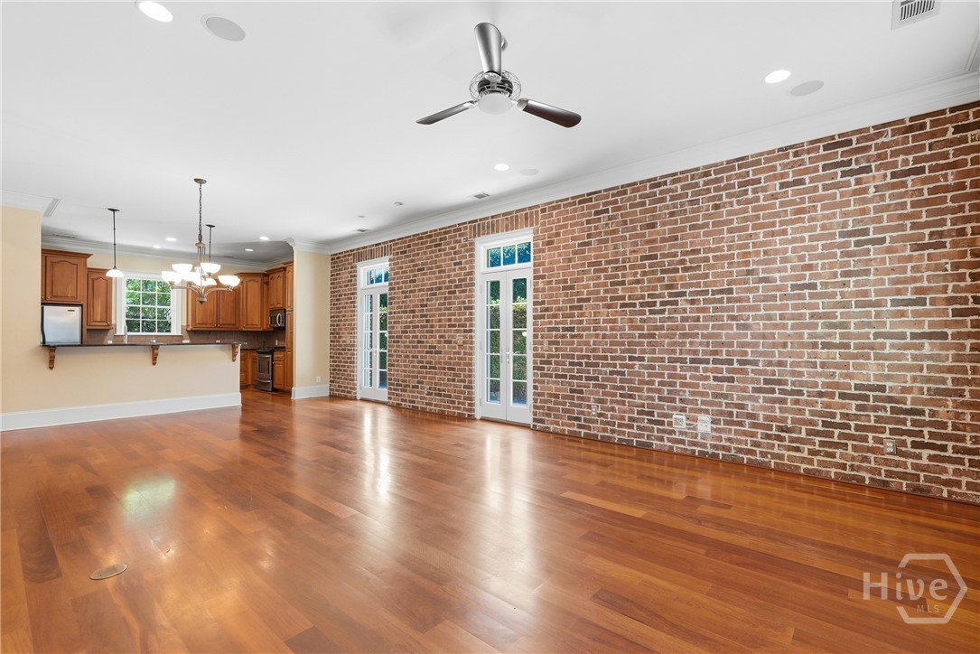 464 Montgomery Street Property Photo 9