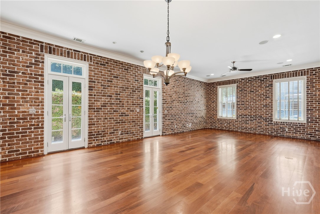 464 Montgomery Street Property Photo 10