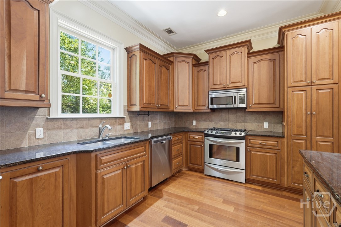 464 Montgomery Street Property Photo 15